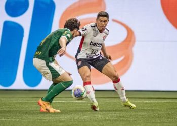 Vitória quebra tabu ao bater o Palmeiras em São Paulo e deixa momentâneamente o Z4