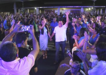 Ichu – Em plena segunda-feira multidão lota espaço para prestigiar a convenção dos partidos que indicam Gonzaga para concorrer a reeleição de prefeito