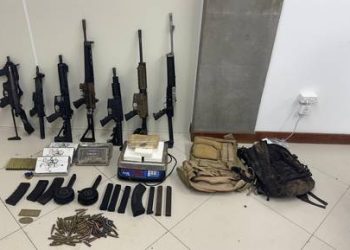 Polícia Civil apreende fuzis, uma submetralhadora e 10 kg de pasta-base