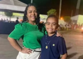 Mulher e filho morrem após carro capotar na BA 210