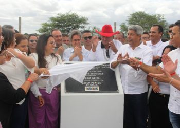 Araci – Prefeita Keinha comemora visita do governador Jerônimo para inaugurar pacote de obras que somam R$ 85 milhões