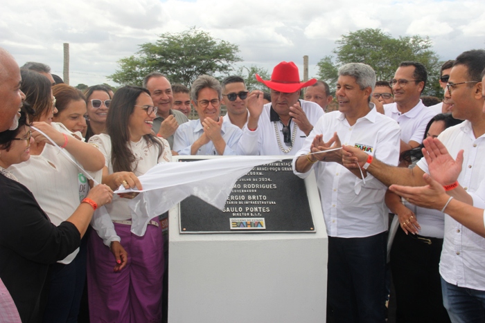 Araci – Prefeita Keinha comemora visita do governador Jerônimo para inaugurar pacote de obras que somam R$ 85 milhões