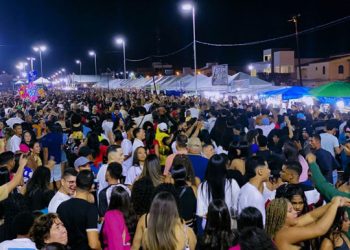 Sob o comando de Bell Marques, clima de carnaval contagia Santaluz na véspera do aniversário de 89 Anos