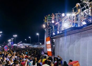 Sob o comando de Bell Marques, clima de carnaval contagia Santaluz na véspera do aniversário de 89 Anos