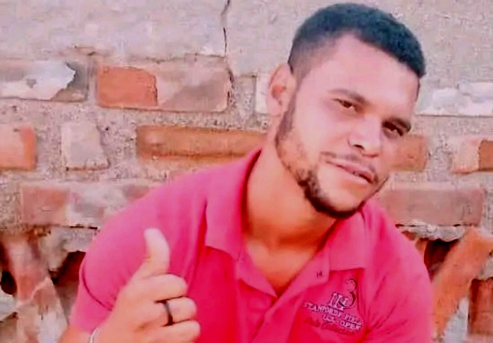 Homem escapa da morte após levar vários golpes de faca. O mesmo teria deixado de pagar uma aposta de R$ 5