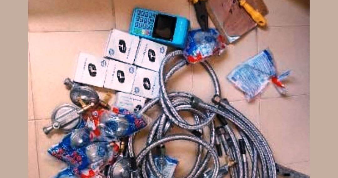 PM prende grupo acusado de entrar nas casas sem consentimento, fazer a troca de mangueira do gás e cobrar R$ 400