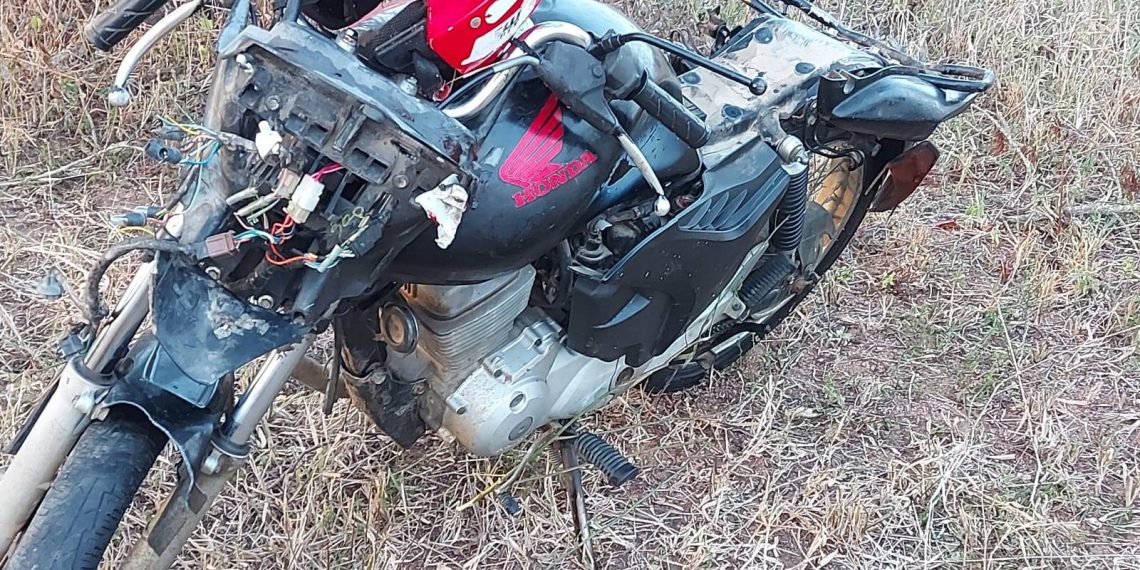 Homem sofre acidente de moto e é socorrido cerca de 12 horas depois