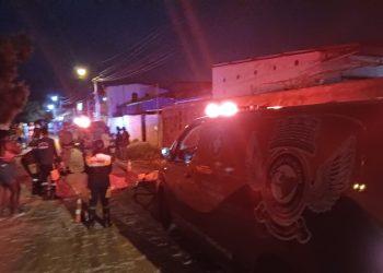 Jovem mãe de 25 anos é morta a golpes de faca com filho de 4 meses no colo. Ex companheiro suspeito do crime é preso (atualizada)