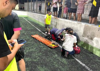 Jovem fica ferido durante ‘baba’ em Arena. Ele se bateu na parede do alambrado