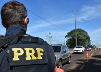 PRF apreende R$ 500 mil em espécie dentro de mala