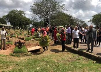 PE- Delegada morta pelo namorado na Bahia é enterrada em Recife: ‘Dava palestras sobre violência contra a mulher e infelizmente foi vítima’, diz amiga