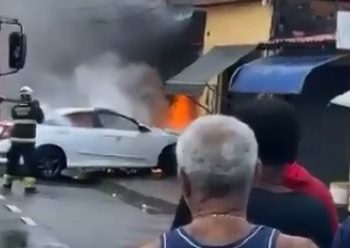 Homem morre carbonizado após bater carro em imóvel durante perseguição policial
