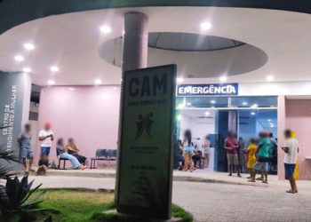 Jovem é ferido com golpe de faca e chega de moto em hospital