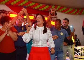 Retirolândia – Após deixar a marca de primeira mulher a presidir a Câmara Municipal, Nayara de Dió pretende ser também a primeira prefeita