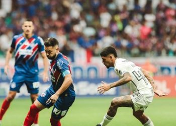 Com segundo tempo arrasador, Bahia vence o Atlético-MG e volta ao G-6 do Brasileiro