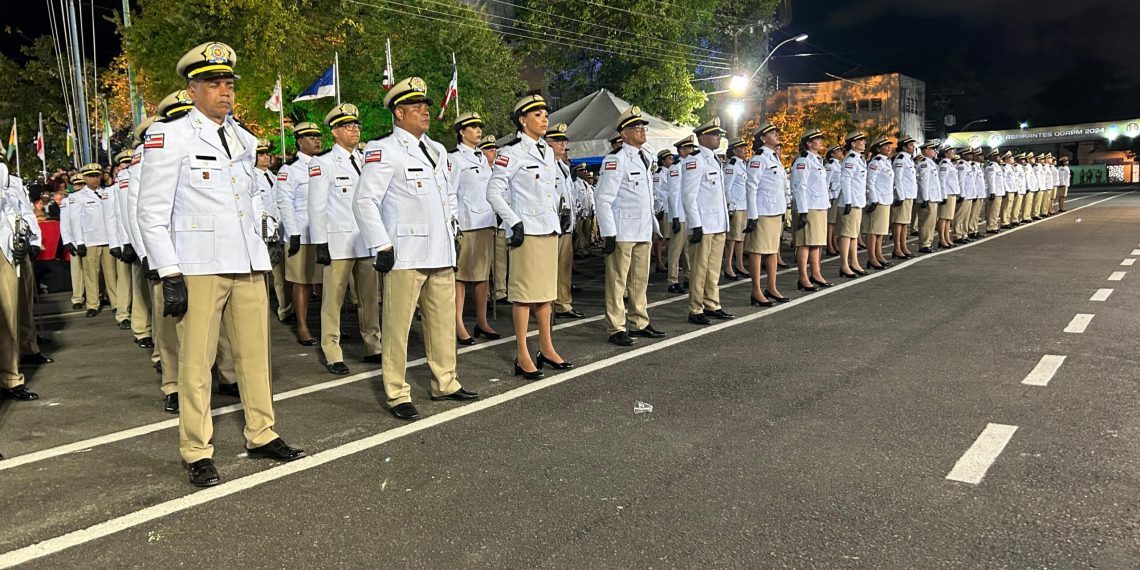 Polícia Militar forma 195 novos oficiais da corporação