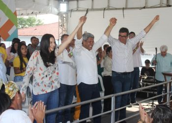 Santaluz – Ex-prefeito Júnior do Max mostra prestígio ao discursar em evento do governo, fazer pedidos e ser atendido