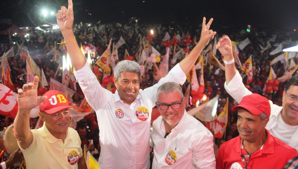Jerônimo participa de comício de Derivaldo em Irará “por gratidão”