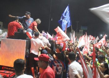 Muita empolgação marcou a última carreata de Assis candidato a prefeito de Coité