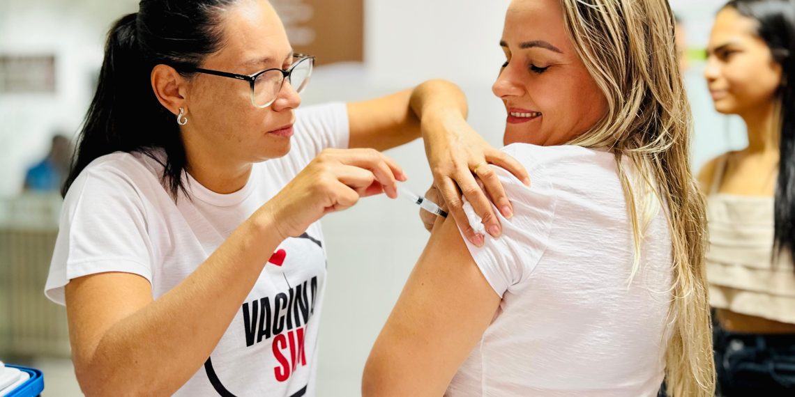Realizada a I Feira de Vacinas promovida pelos estudantes do terceiro semestre do curso de Medicina da FARESI