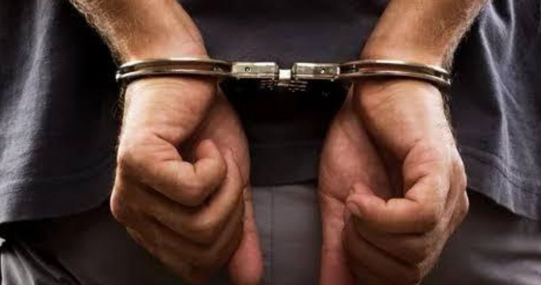 Homem é preso em flagrante dentro de hospital após tentar matar a companheira com facão