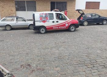 Suposta discussão política dentro do Mercado Municipal termina com homem ferido a golpes de faca