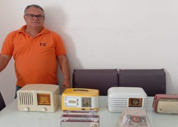 Técnico e colecionador diz possuir 300 rádios todos com modelos diferentes. Verdadeiras relíquias; confira