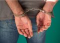 Homem é preso pela PM acusado de estuprar jovem de 17 anos quando seguia para igreja