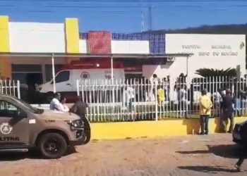 Em surto, mãe esfaqueia os próprios filhos, em América Dourada; menina não resiste
