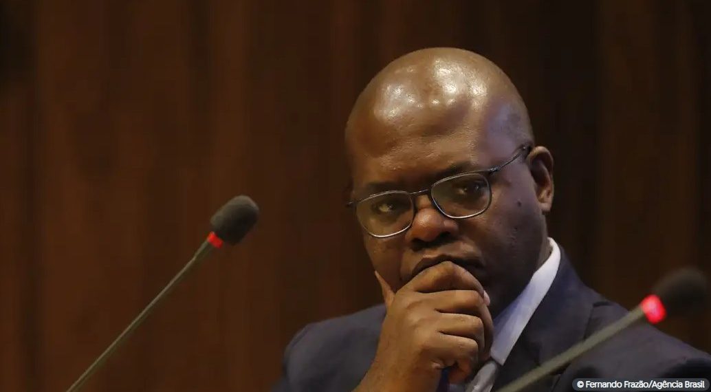 Lula demite Silvio Almeida após denúncias de assédio sexual