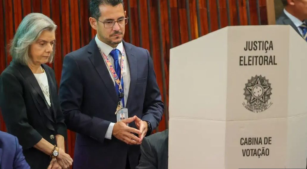 TSE lacra sistema que será usado em urnas