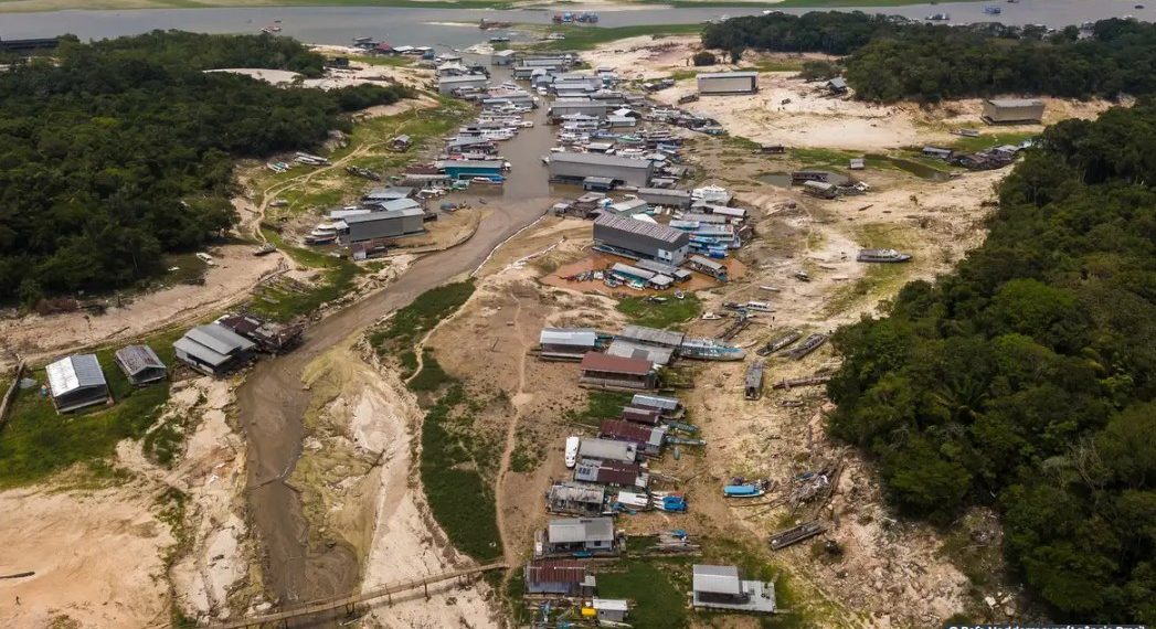 Prefeitura de Manaus distribui ajuda a afetados por seca