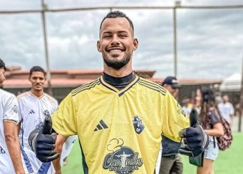 Goleiro de futebol amador de Valente é morto a golpes de faca. Uma mulher está sendo procurada como suspeita do crime