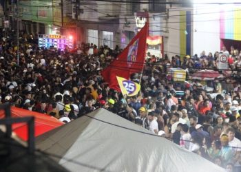 Em reta final de campanha Marcelo Araújo reúne multidão no centro de Coité após comício em Salgadália, mas evento terminou em confusão