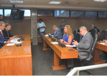 ALBA – Colegiado aprova projetos de autoria de parlamentares. Um de Alex da Piatã dispõe sobre o combate ao comércio ilegal de madeiras