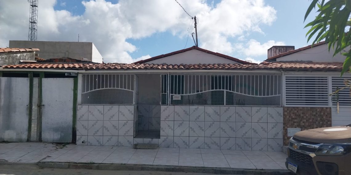 Dois homens são mortos após terem casas invadidas em dois distritos de Coité