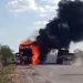Carreta é consumida pelo fogo quando trafegava pela BR 116 Norte