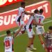 Com gols nos acréscimos de cada tempo, Vitória bate o Fluminense no Barradão e segue firme contra o rebaixamento