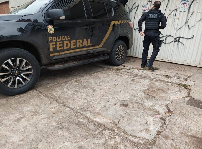 Serrinha – Advogada é presa por suspeita de participação em esquema de comunicação ilícita com detentos