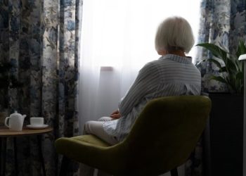 Brasil registra aumento de 855% nos casos de abandono de idosos