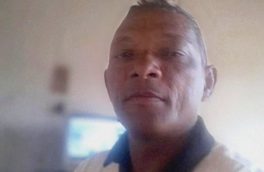 Homem é assassinado pela ex-mulher a golpes de faca. A mulher foi presa em flagrante