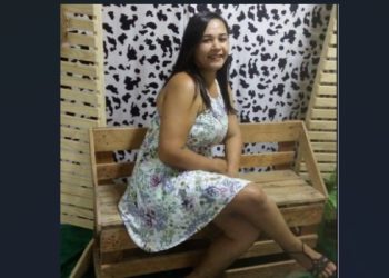 Mulher morre eletrocutada após tocar em cerca de arame energizada