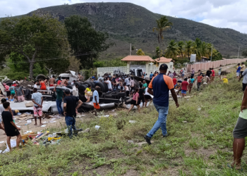 Colisão envolvendo carreta e carro de passeio deixa dois mortos na BR 116 Sul