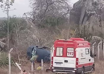 Casal e filho são socorridos após capotamento na BA 120