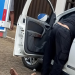 Suplente de vereador é morto a tiros dentro de carro e mulher baleada