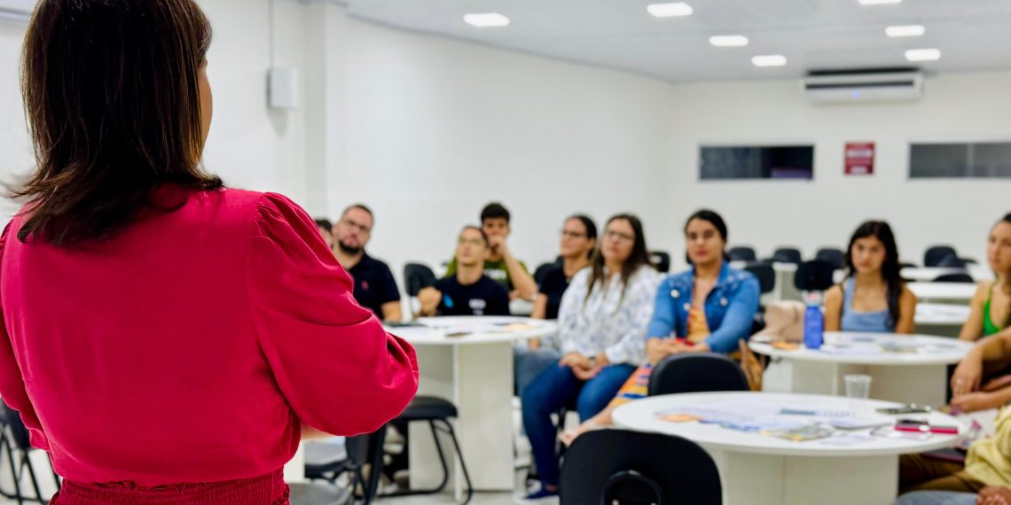 Evento sobre Insulinoterapia reúne estudantes e profissionais da saúde na FARESI