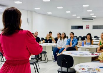 Evento sobre Insulinoterapia reúne estudantes e profissionais da saúde na FARESI
