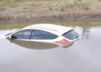 Carro é encontrado submerso em lagoa às margens da BA 233