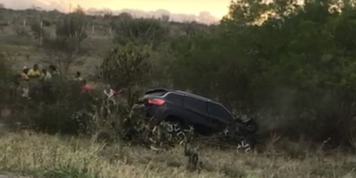 Secretário de Educação de Queimadas sofre acidente de carro na BA 120