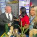 Estudante de Araci apresenta projeto de luvas de bioplástico de sisal ao presidente Lula